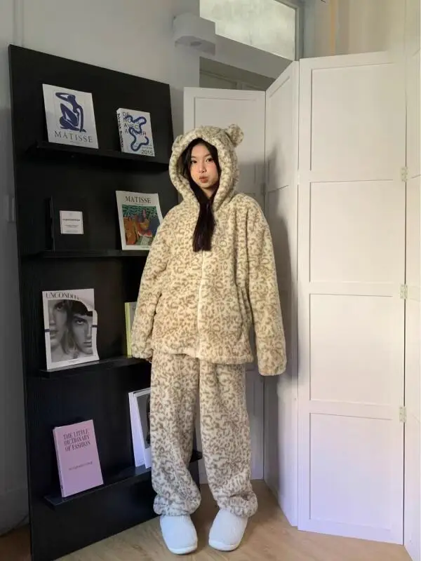 الملابس النسائية منامة لطيف نموذج جديد ليوبارد طباعة الشتاء الصوف مبطن رشاقته الدفء المرجان الصوف Homewear دعوى