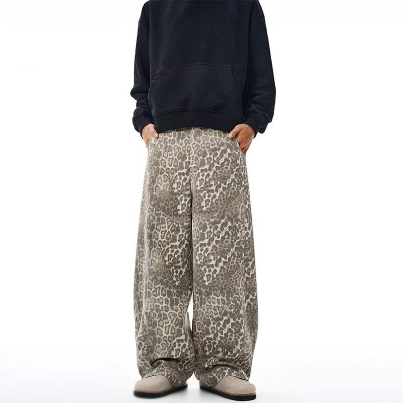 

Leopard Pattern Curved-Leg Jeans Unisex Design-Forward Oversized Relaxed Fit Trousers Soft Men Women