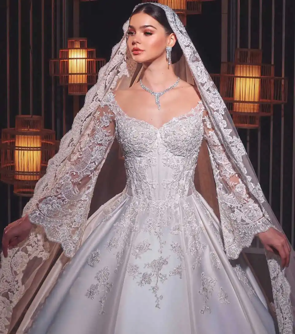 Suknia ślubna w stylu vintage, fason A, dla kobiet, dekolt okrągły, długie rękawy, suknia ślubna z koronkowymi aplikacjami, tren typu sweep, suknie szyte na miarę.