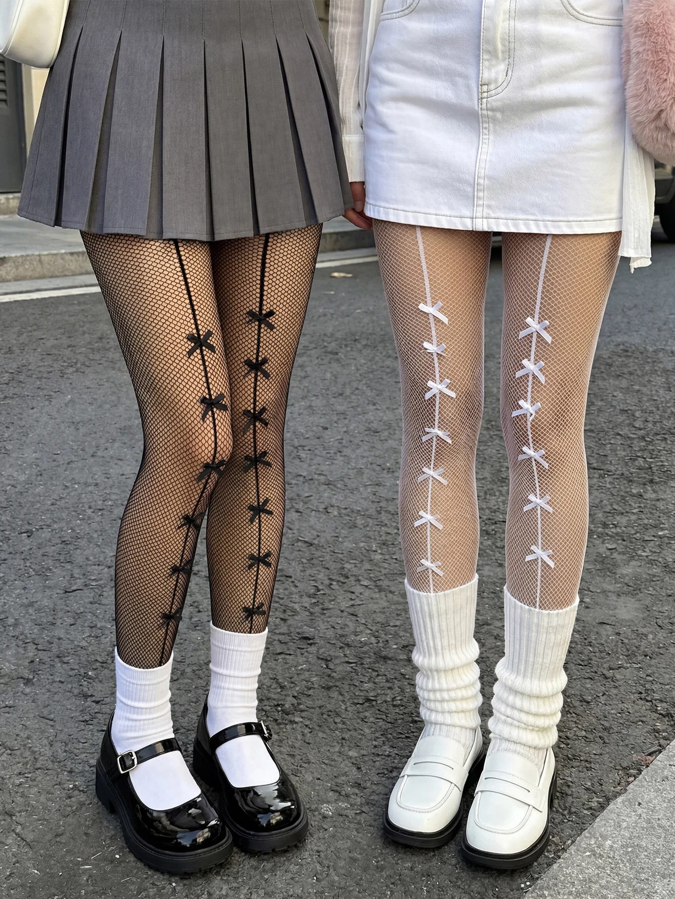 2 Stück Damen-Netzstrumpfhosen mit Schleifendekor, niedliche vertikal gestreifte, transparente Netzstrumpfhose mit Schleife, schwarz-weiß, Lolita JK-Strümpfe