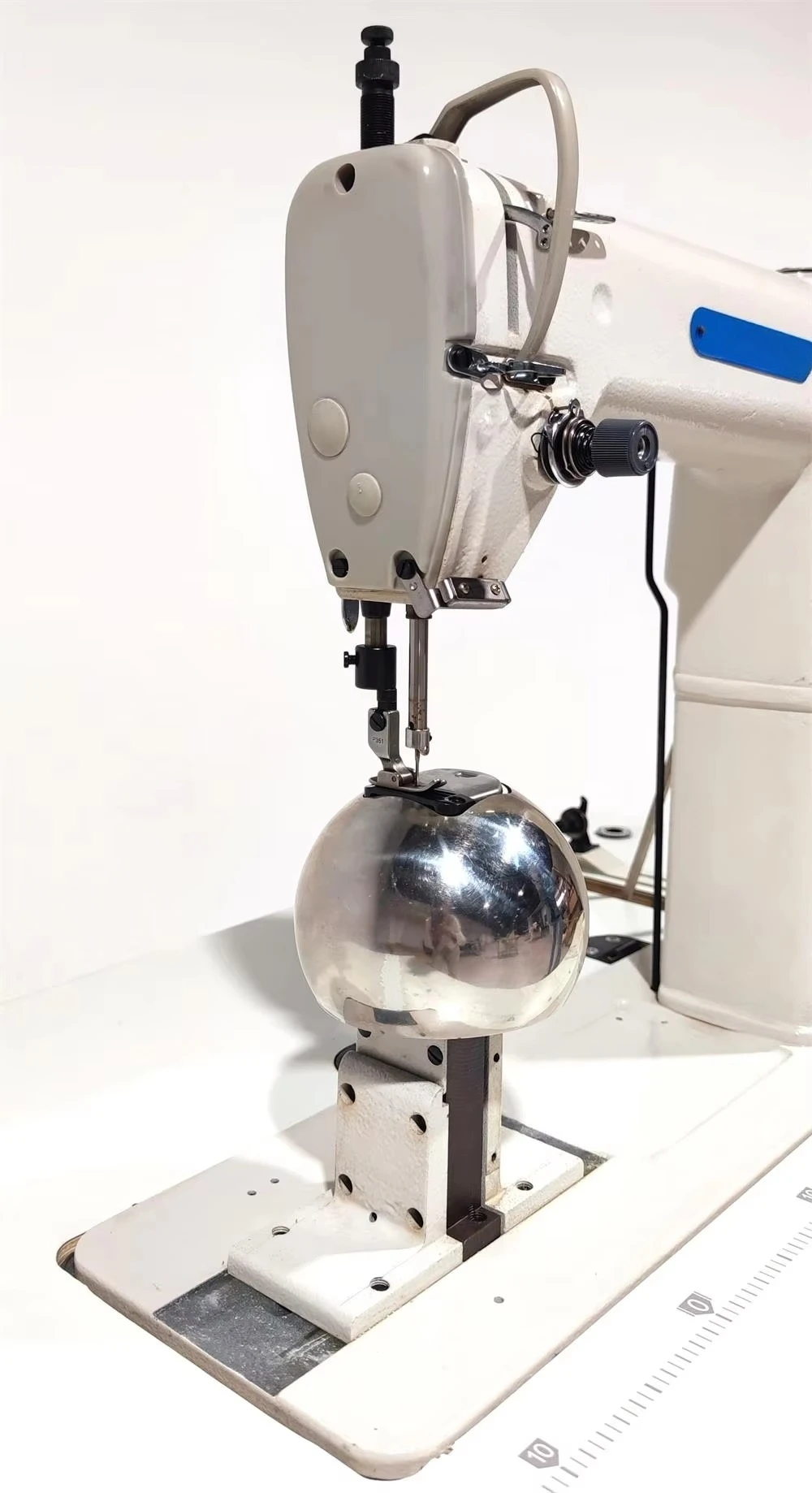 QS-810-JF Single Needle Wig Periwig Hairpiece Machine Post Bed Big Hook Lockstitch Wig Sewing Machine Wig Making Sewing Machine