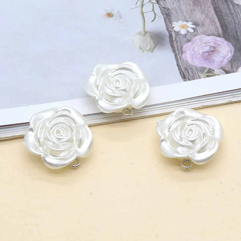 Dijes de resina de flores rosas blancas, 10 piezas, 24mm, pendientes elegantes, accesorios para el cabello, colgante, decoración, fabricación de joyas DIY