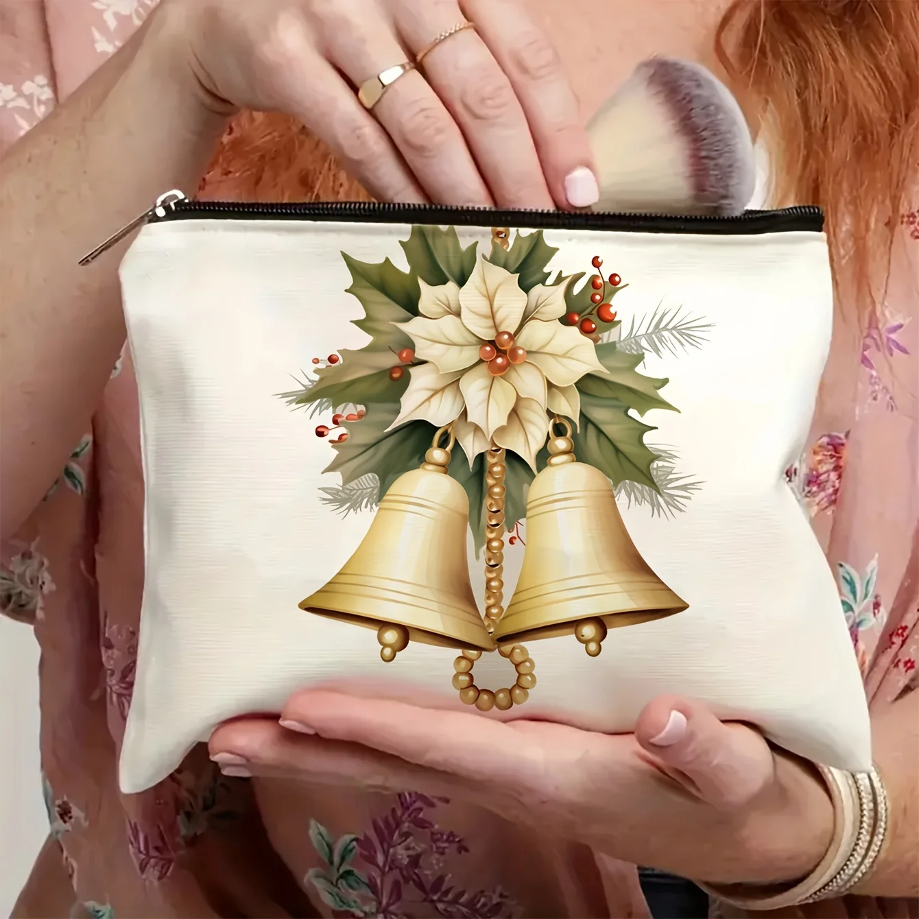 Świąteczny dzwonek i kosmetyczka z białym kwiatowym wzorem - wielofunkcyjna saszetka na zamek błyskawiczny, etui na biżuterię