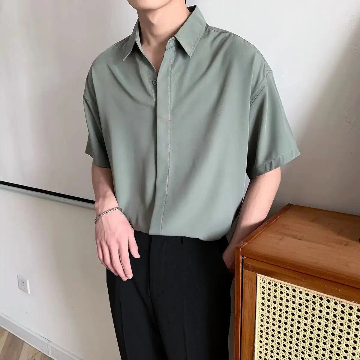 Male Shirts Plain Short Sleeve Green Men's Shirt Loose with Collar Elegant Korean Popular Clothes Normal Fashion Man 2025 Style