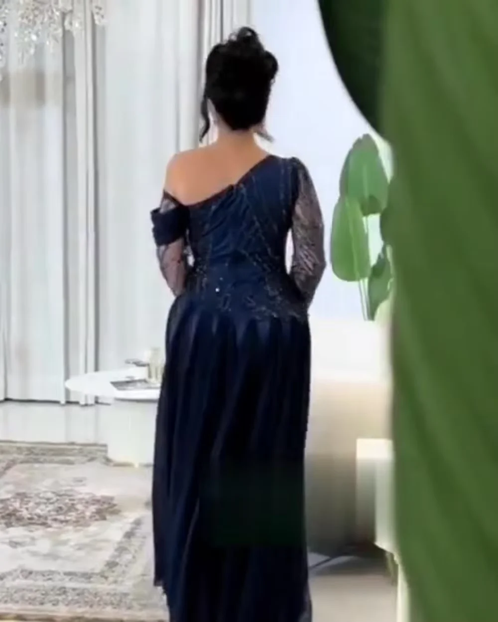 Maßgeschneiderte A-Linie-Abschlussballkleider, knöchellang, One-Shoulder-Abendkleid mit langen Ärmeln, modische Spitze, schlichtes drapiertes Partykleid