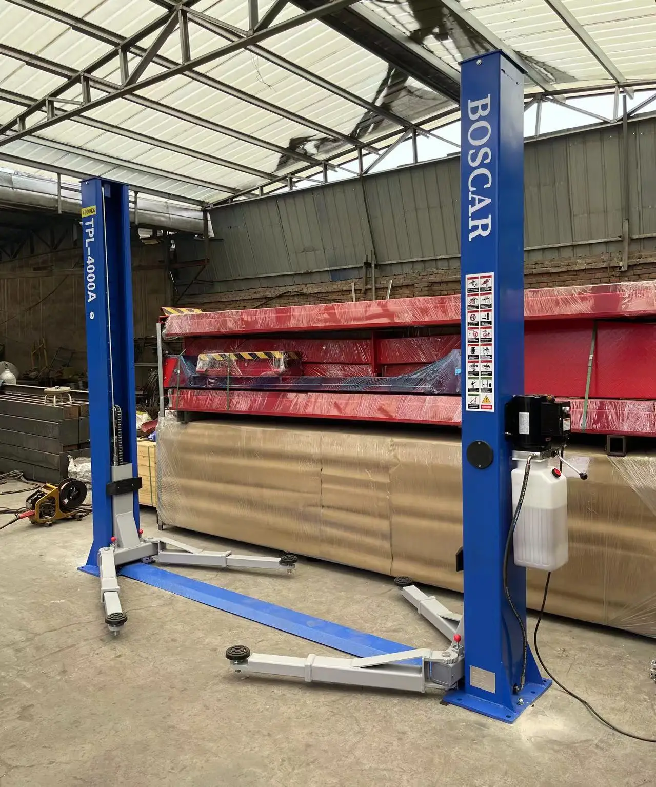 【الأكثر مبيعًا】BOSCAR 4000 كجم رافعة سيارة ذات عمودين 4t مصعد سيارة هيدروليكي ذو عمود مزدوج CE مدفأة 4 طن أرضية شفافة 2 عمود سيارة