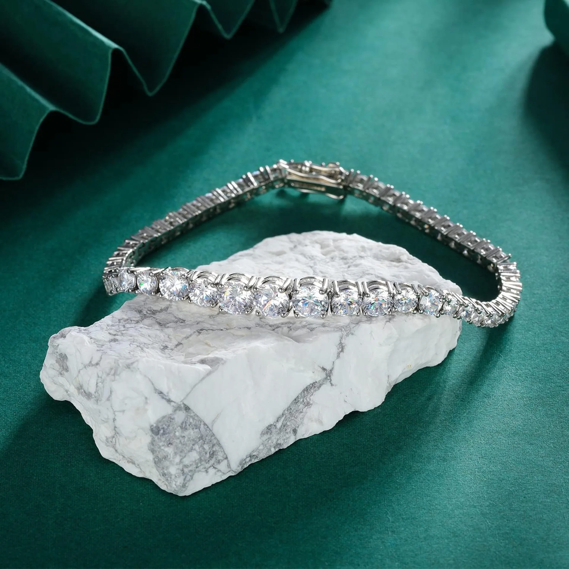 Sweet love surprise outfits Gradient Size Tennis Bracelet for women with layered moissanite on polished PT950 platinum strips