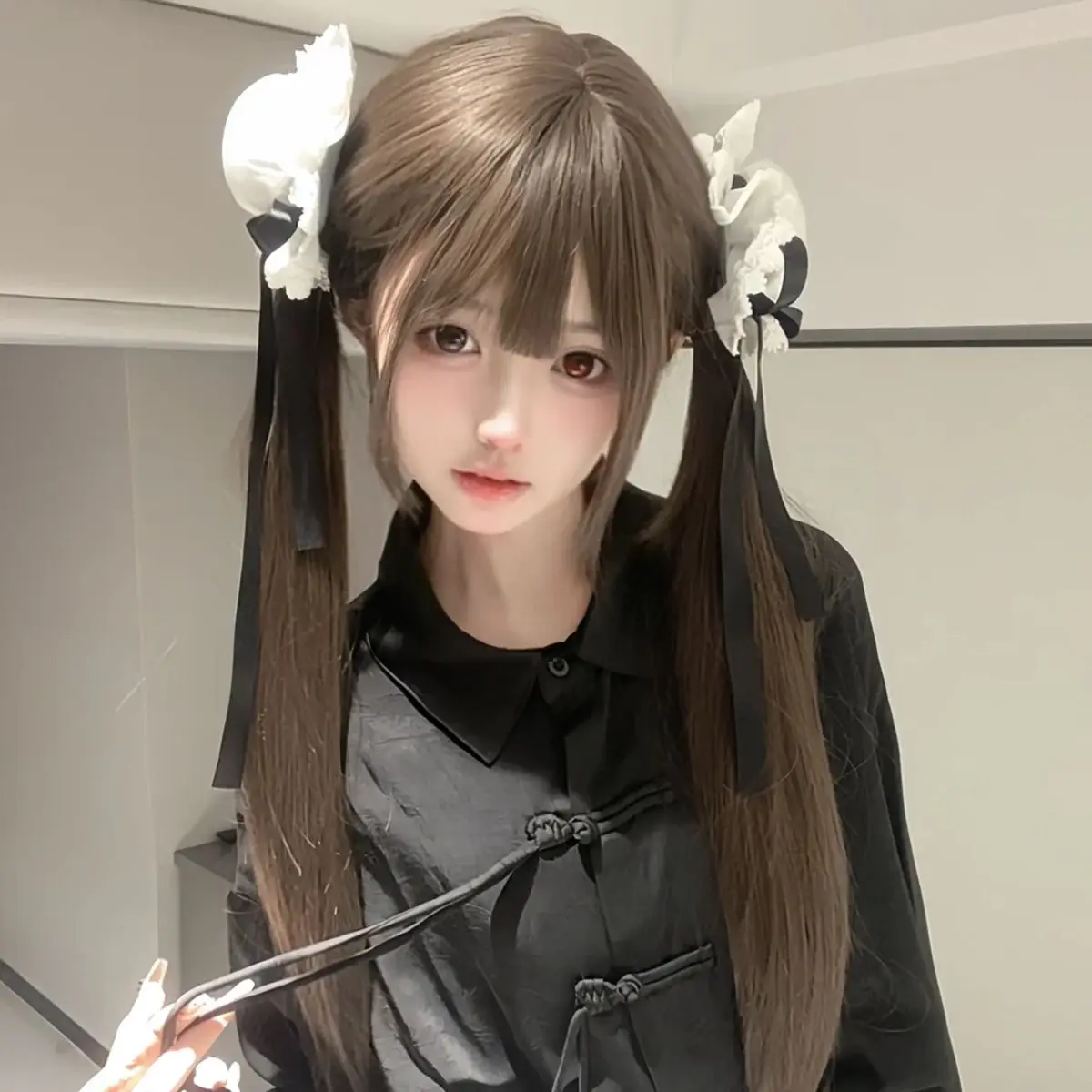‌ Lolita pruik - zwart lang steil haar 70 cm met pony, Twin Tails bruin cosplay, JK schoolmeisje volledige pruik voor schattige anime-look