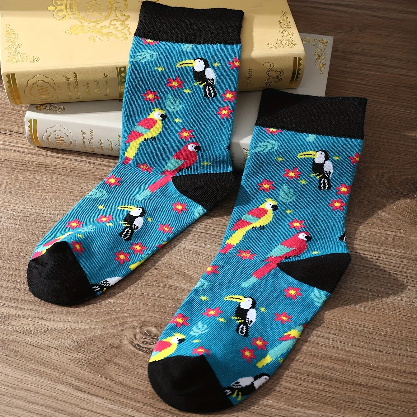 A pair of blue parrot print patterns Personal style Tide socks suitable for Christmas Valentine\'s Day gifts on Halloween