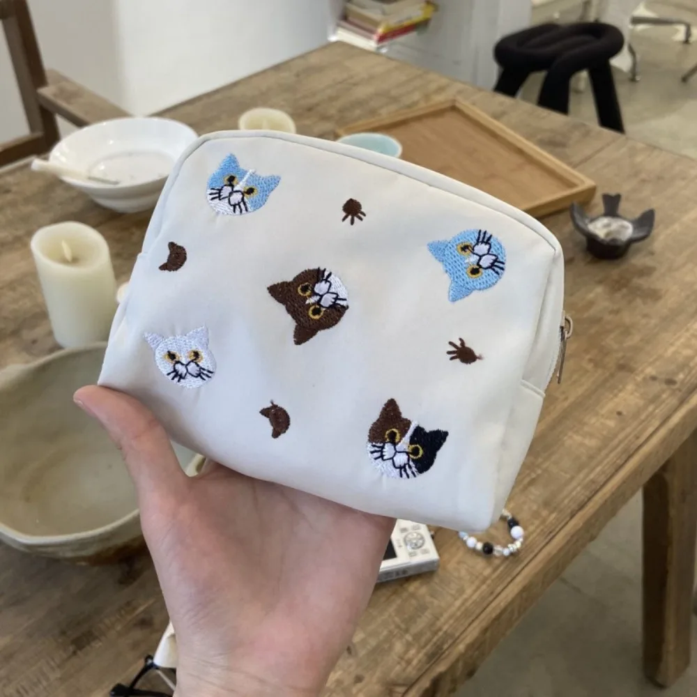 

Cute Cat Embroidery Cosmetic Bag Cartoon Embroidered Lipstick Organizer Cases Korean Style Cat Printed Nylon Makeup Bag Girls