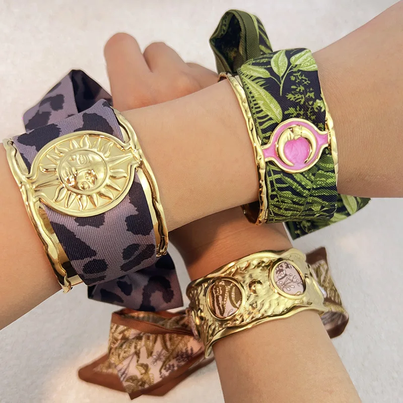 الفولاذ المقاوم للصدأ واسعة محفورة سوار فارغ y2k الشمس والقمر على شكل وشاح سوار الرجعية الخريف والشتاء المرأة رائعة je