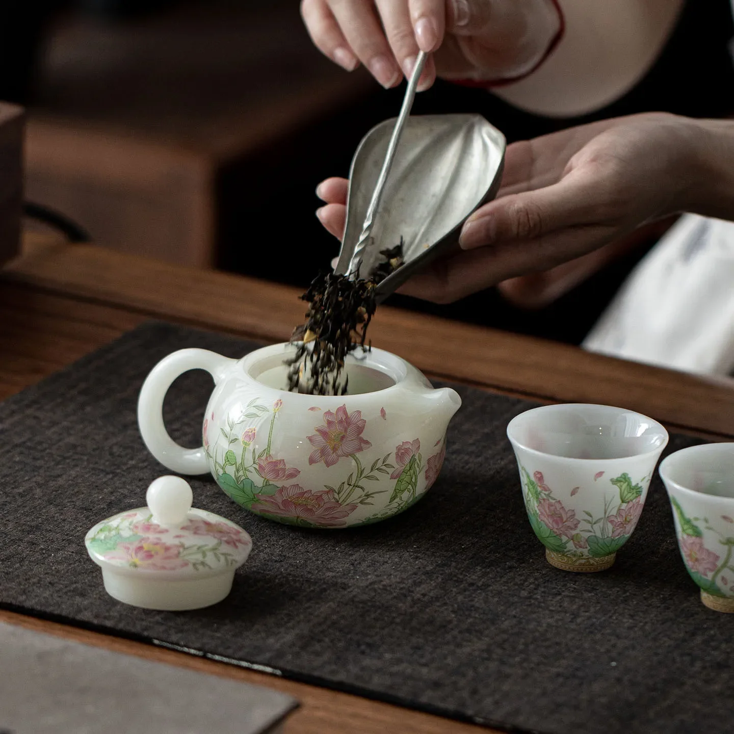 One Pot and Two Cups Gift Set Hand-painted Peony Dehua White Porcelain Household Kung Fu Tea Set as a Souvenir to Customers Gift
