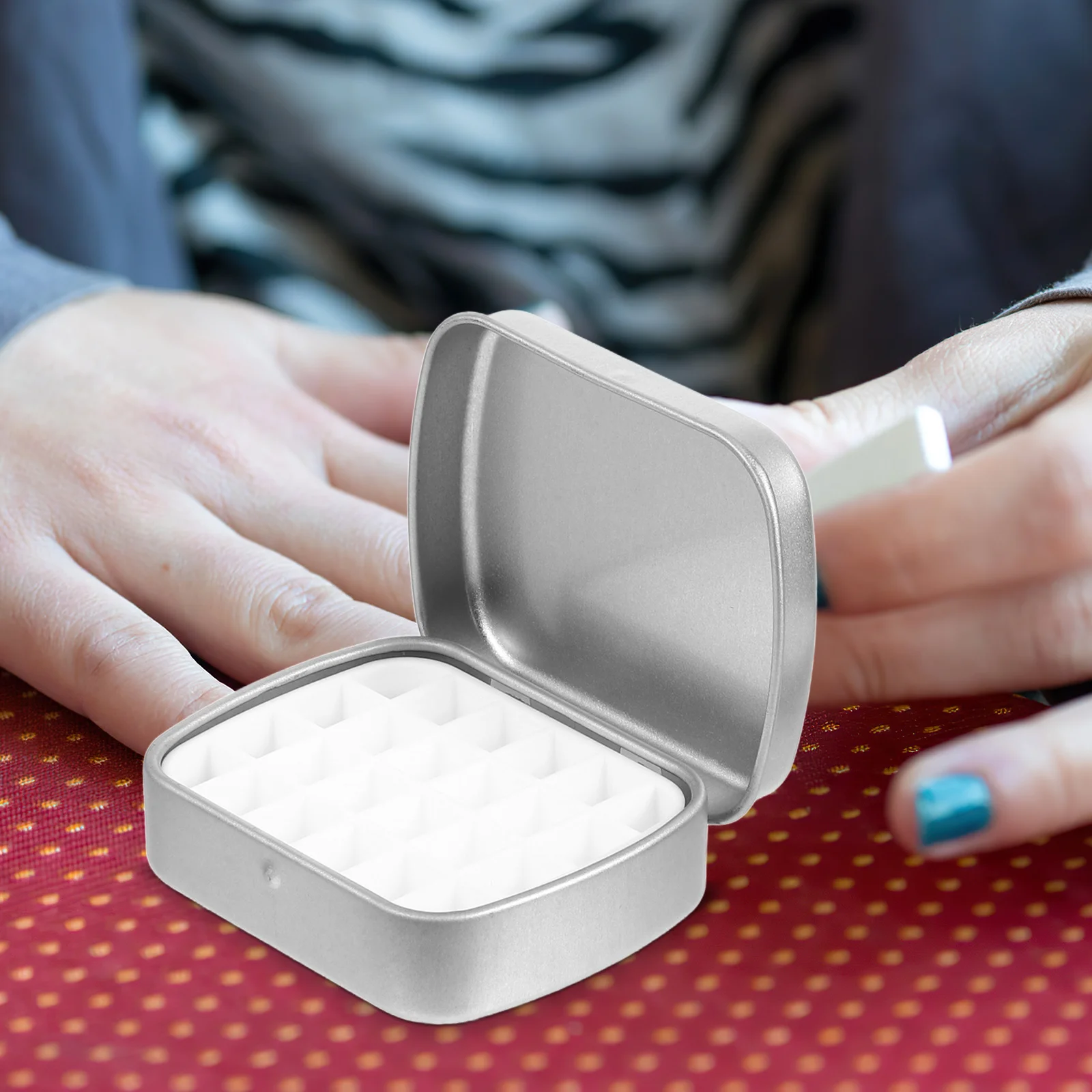 

2Pcs Portable Watercolor Palette Box 24 Compartments Empty Iron Tin Paint Tray Travel Outdoor Sketch Supplies Metal Mixing Tray