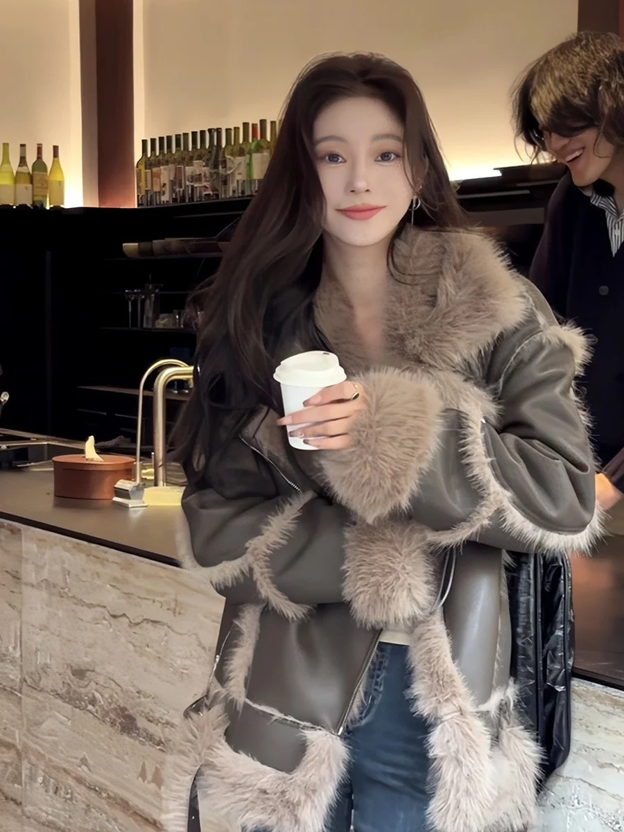 

Retro Winter Thiened Fce Lined Leather And Fur Inteated Motorcycle Jaet Women's Warm Outerwear Unique Design Sense