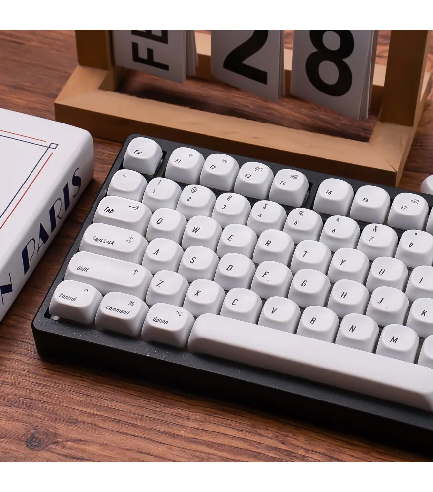 

Minimalist White Keycap 134 Keys PBT Sublimation MOA High Customization Wooting Mechanical Keyboard