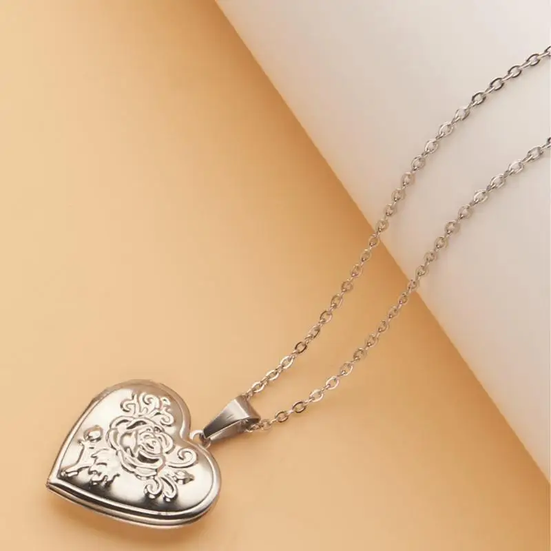 Gothic Vintage Heart Necklace Women Carved Locket Hollow Out Photo Box Pendant for Fashion Accessory Gift Idea