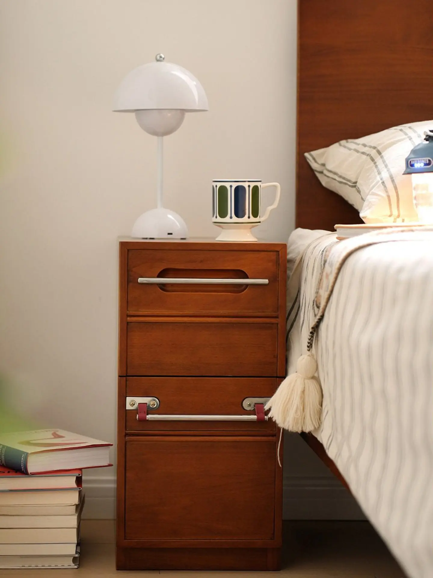 Second-hand solid wood extremely narrow bedside tables for home movable living room sofa side shelves in bedrooms to replace