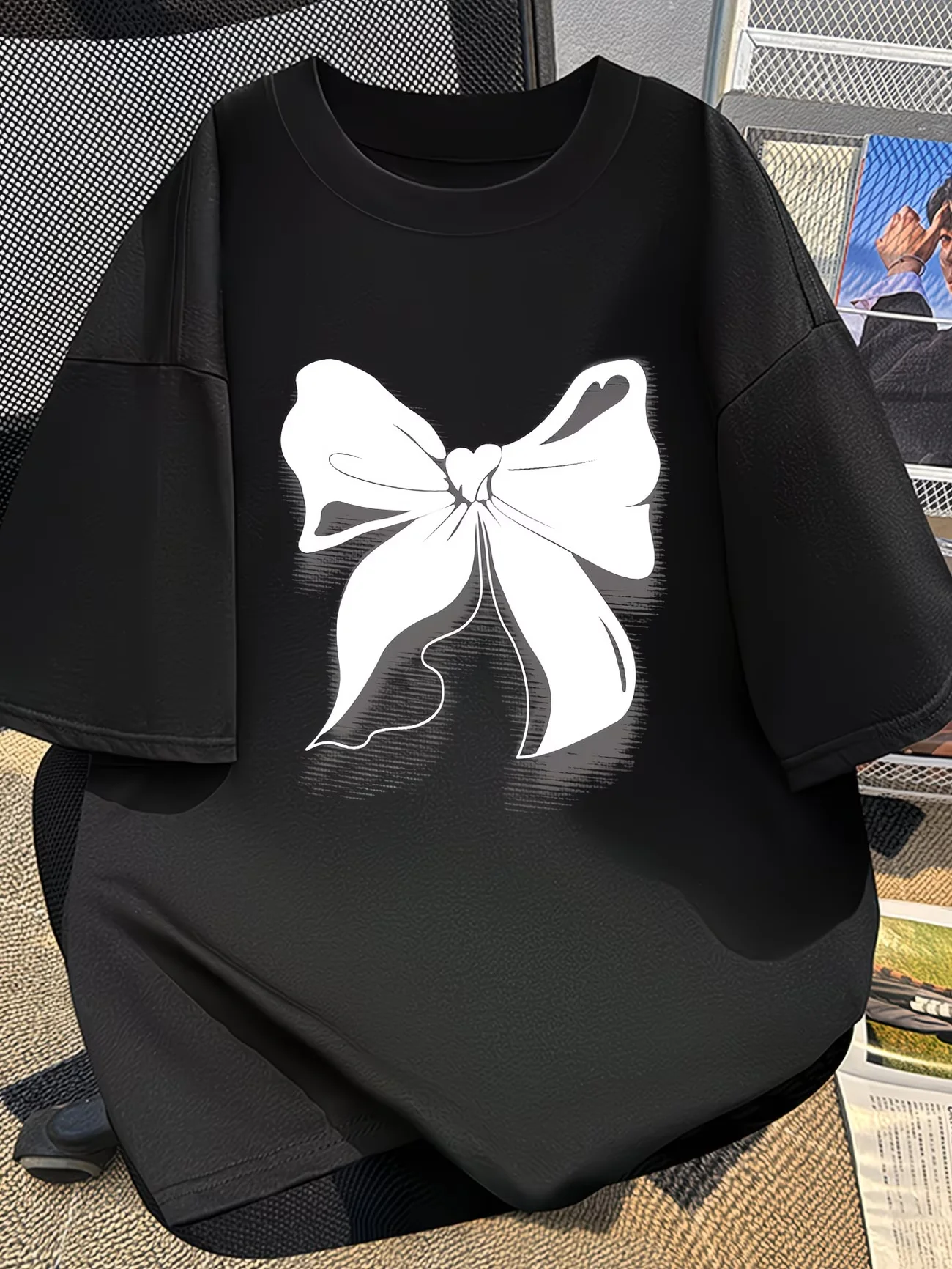 Roundneck Tshirt Modern Large Bowtie T Shirt Women Summer Casual Short Sleeve Graphic Tee Trendy Minimalism Style Lady Top