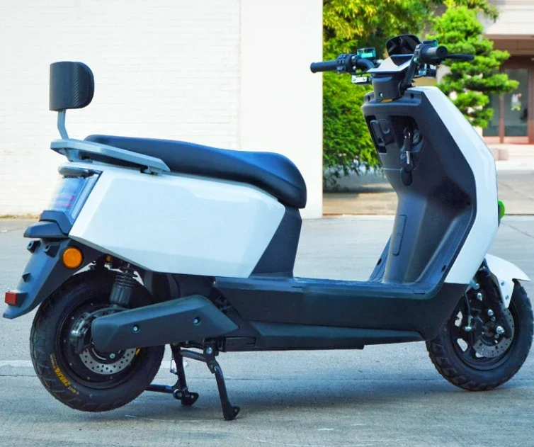 2024 new 2000W adult electric motorcycle, 70km/h, Ideal for picking up kids, running long distances, and making deliveries.