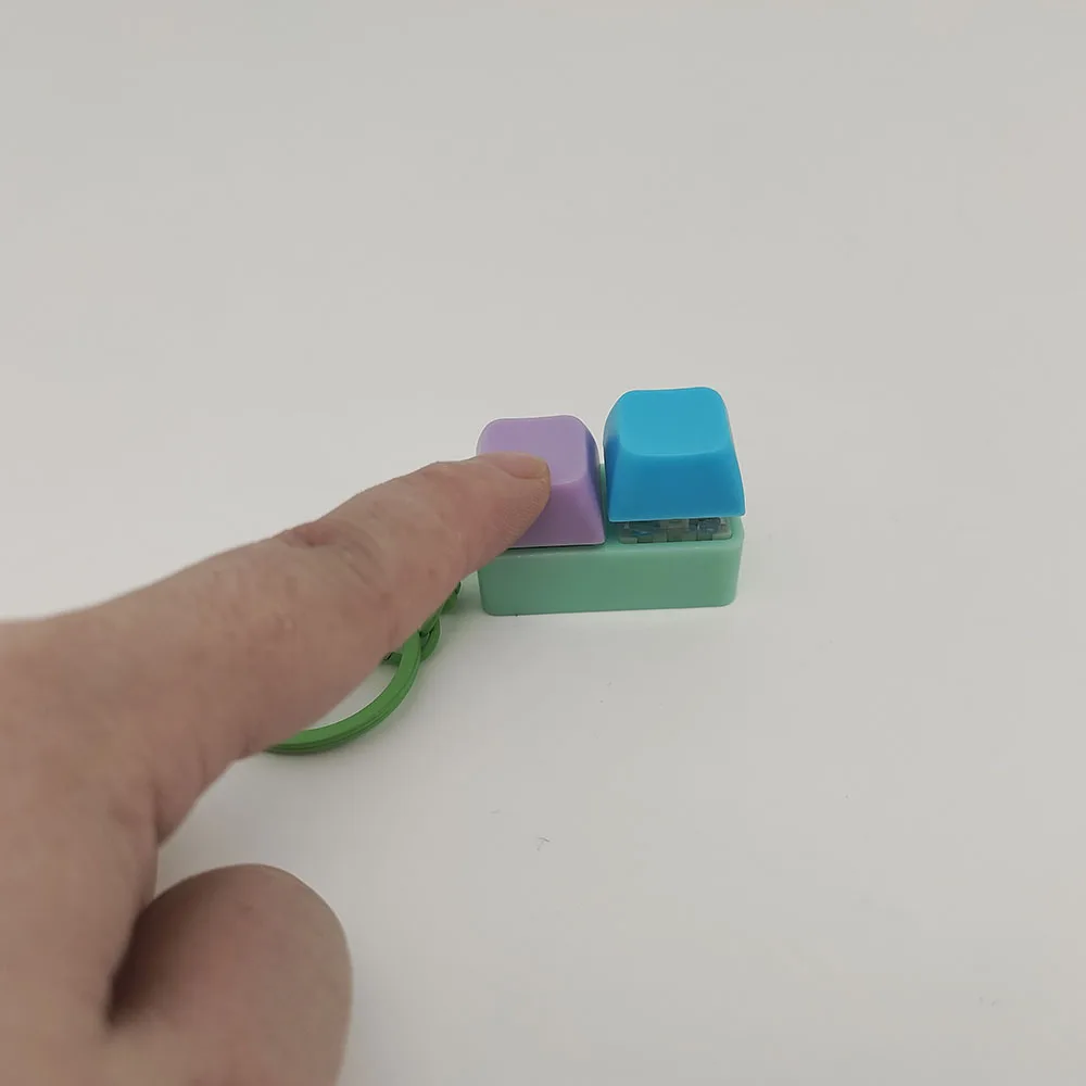 大人用の輪ゴム付きポップそわそわキーホルダー、青いストレス解消おもちゃ、デスクアクセサリー