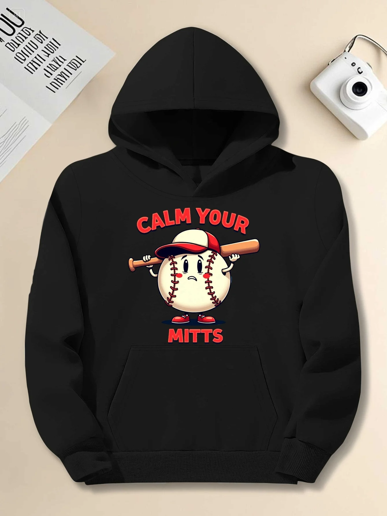 هوديي بنمط البيسبول للرجال - طباعة كرتونية مع كلمات حمراء، ملابس رياضية كاجوال مناسبة لعشاق البيسبول