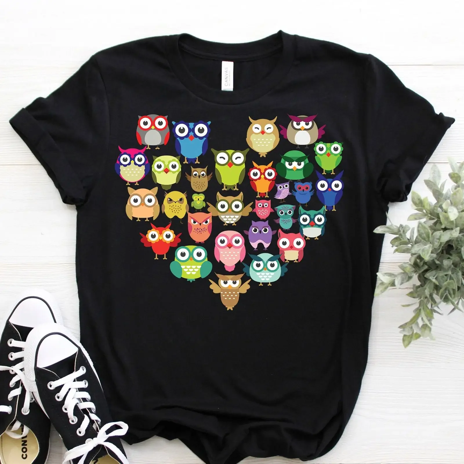 Cute Owl Heart Shape T Shirt Lovely Owls for Birdwatcher Birder Ornithologist Birding Nerd Bird Lover Casual vintage Washed