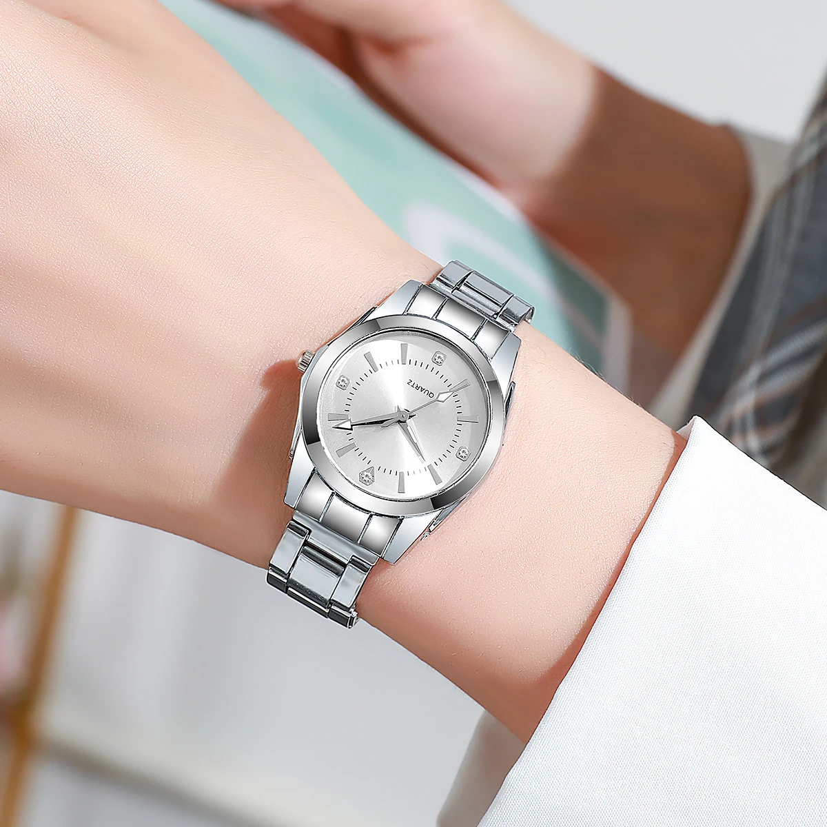 1Pcs Women's Gift Watch Simple Fashion Scale Dial Classic Trend Temperament Casual Quartz Watch ( Box Not Included )