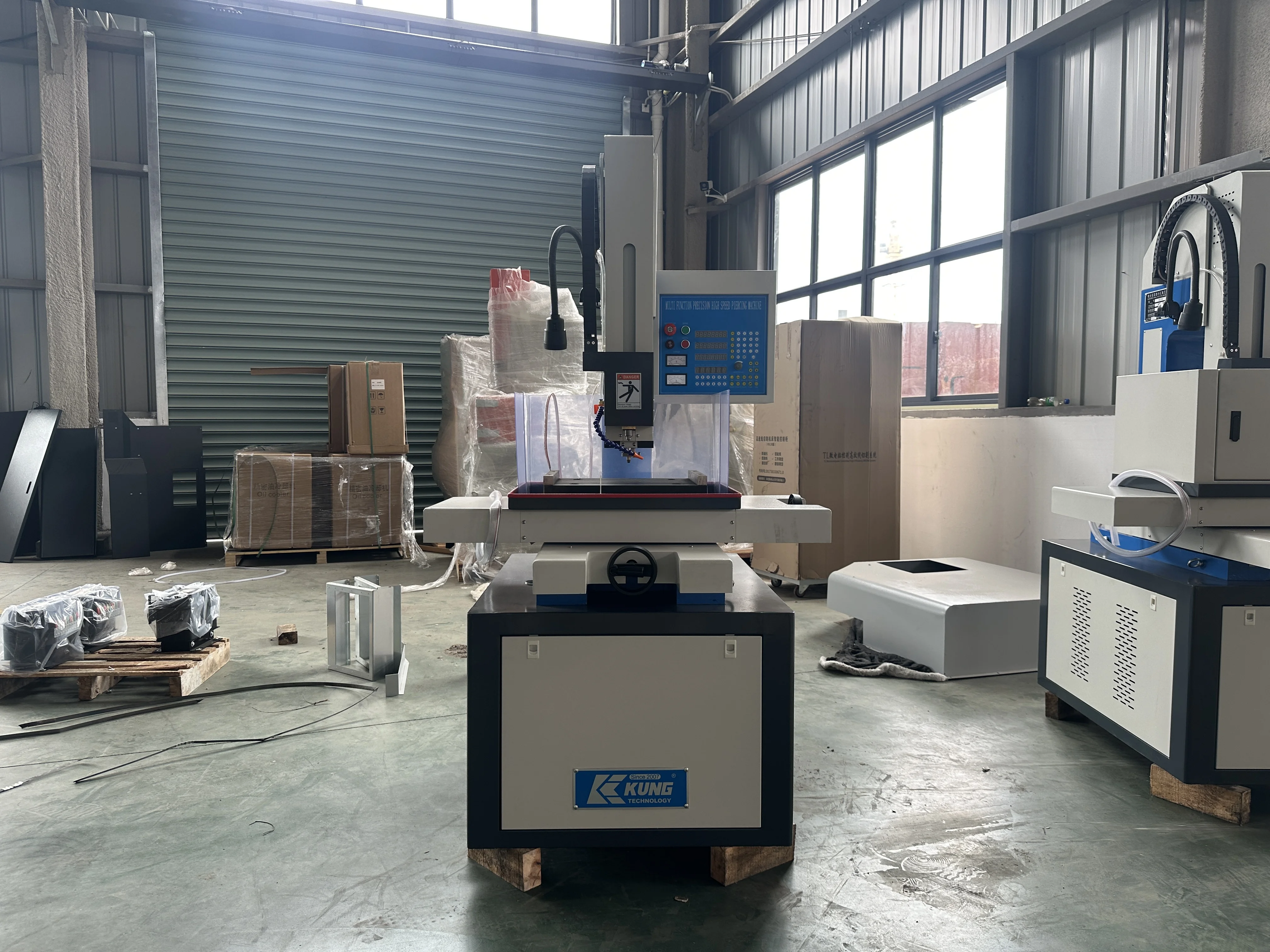 DD703.50 Tensão 50Hz 380V Edm Super Furadeira