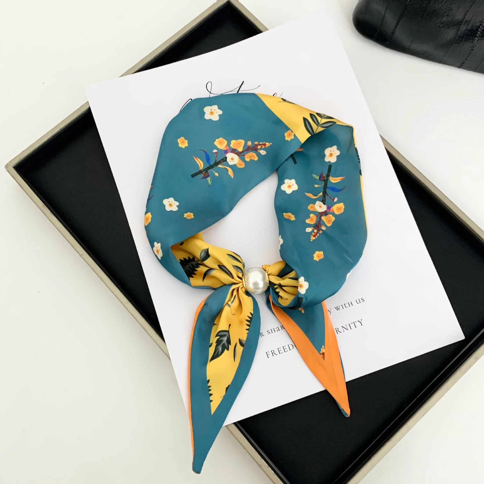 Cashew Flower zijden sjaal Moeiteloze sleutelbeenketting Nekwarmer met parelketting Sjaal met magnetische sluiting