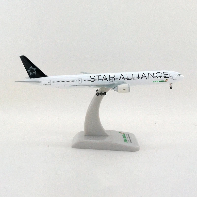 Diecast 1:500 HG5170 EVA Air B777-300ER Star Allicane Airlines Alloy Aircraft Plane Airliner With Landing Gear For Collection