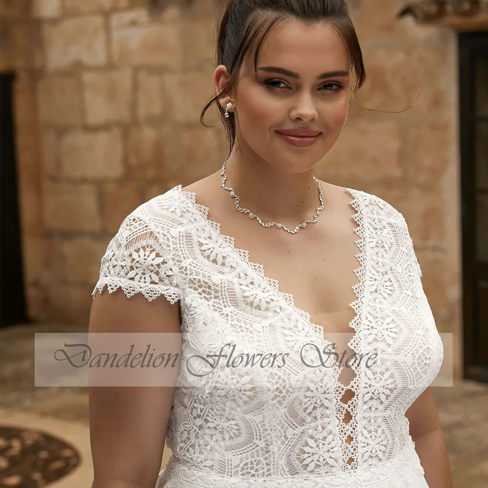 Dostosowane koronkowe suknie ślubne Plus Size V Neck Short Sleeves Backless Bride Gowns Sweep Train A-Line Chiffon Vestido De Noiva