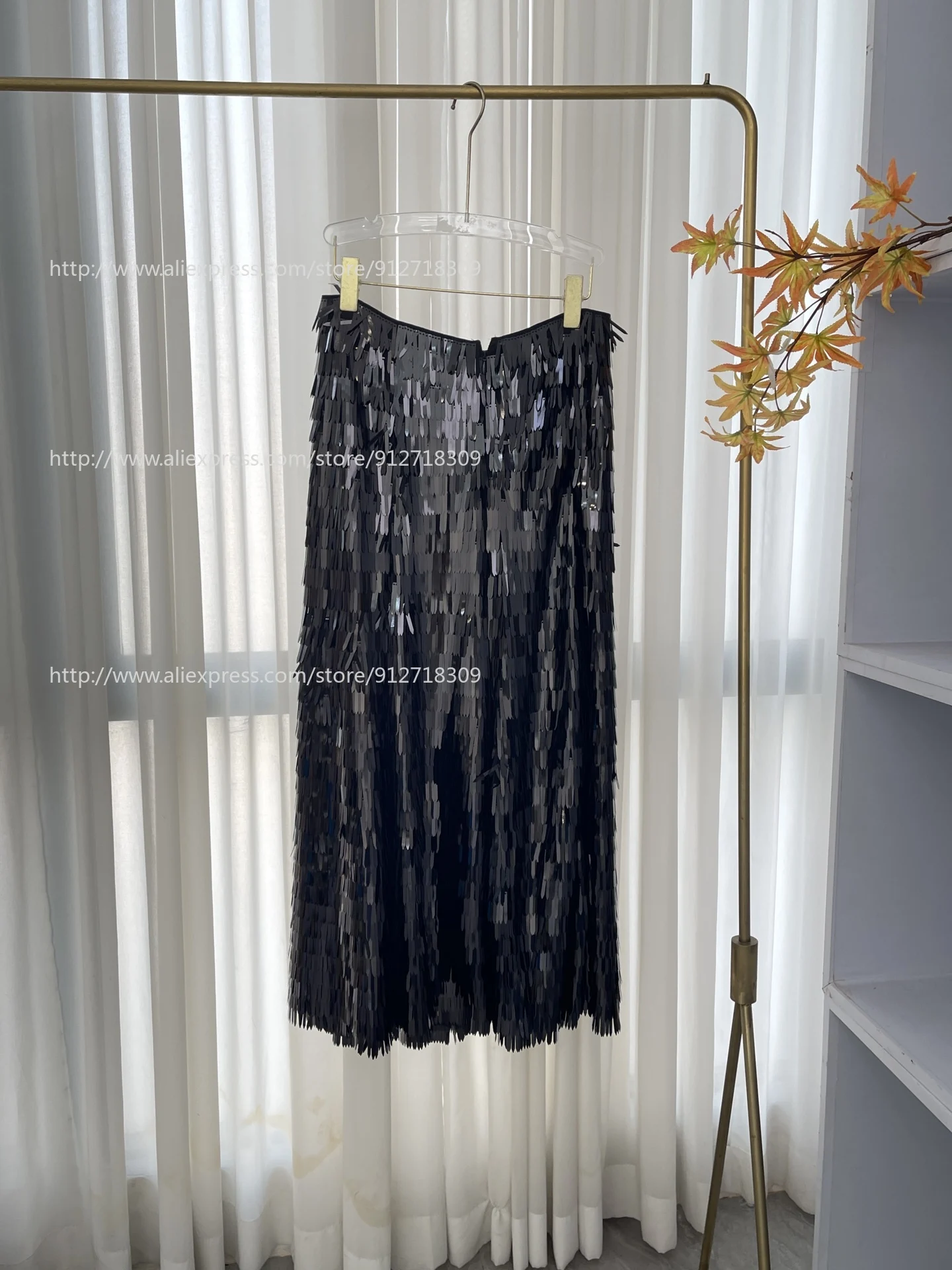 

Новая юбка средней длины с серебряными пайетками для женщин, дизайн 2026 года