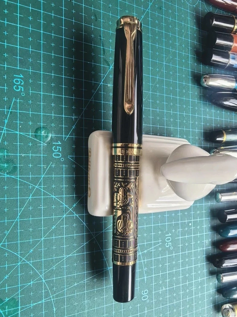 stylo-plume-a-piston-admok-m800-divine-beast-essence-edition-sculptee-n°6-schmidt-bock-plaque-or-24-carats-dragon-tigre-blanc