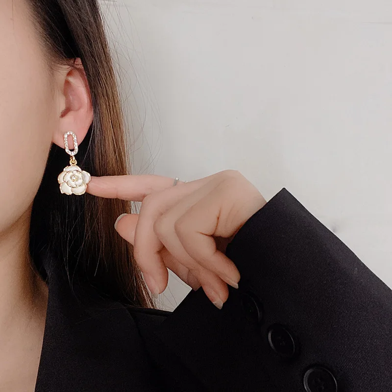 Light Luxury Flash Crystal Chic Camellia Stud Earrings High-end Design Flower Black White Piece Earring Jewelry