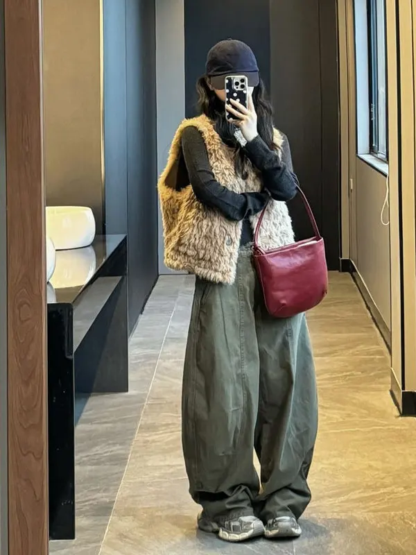 Korean Sle Faionable Lamb Fur Vest Women's Autumn Winter New High-End Feeling Sli Outerwear Top Trendy V-Ne Polyest...