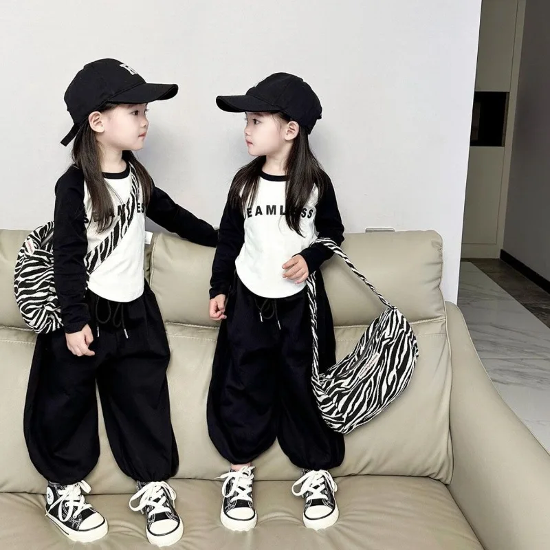 Completo Sportivo Bambino/a ZOETOPKID Primavera Autunno 2026 Nuovo Set Due Pezzi con Felpa e Pantaloni Neri alla Moda