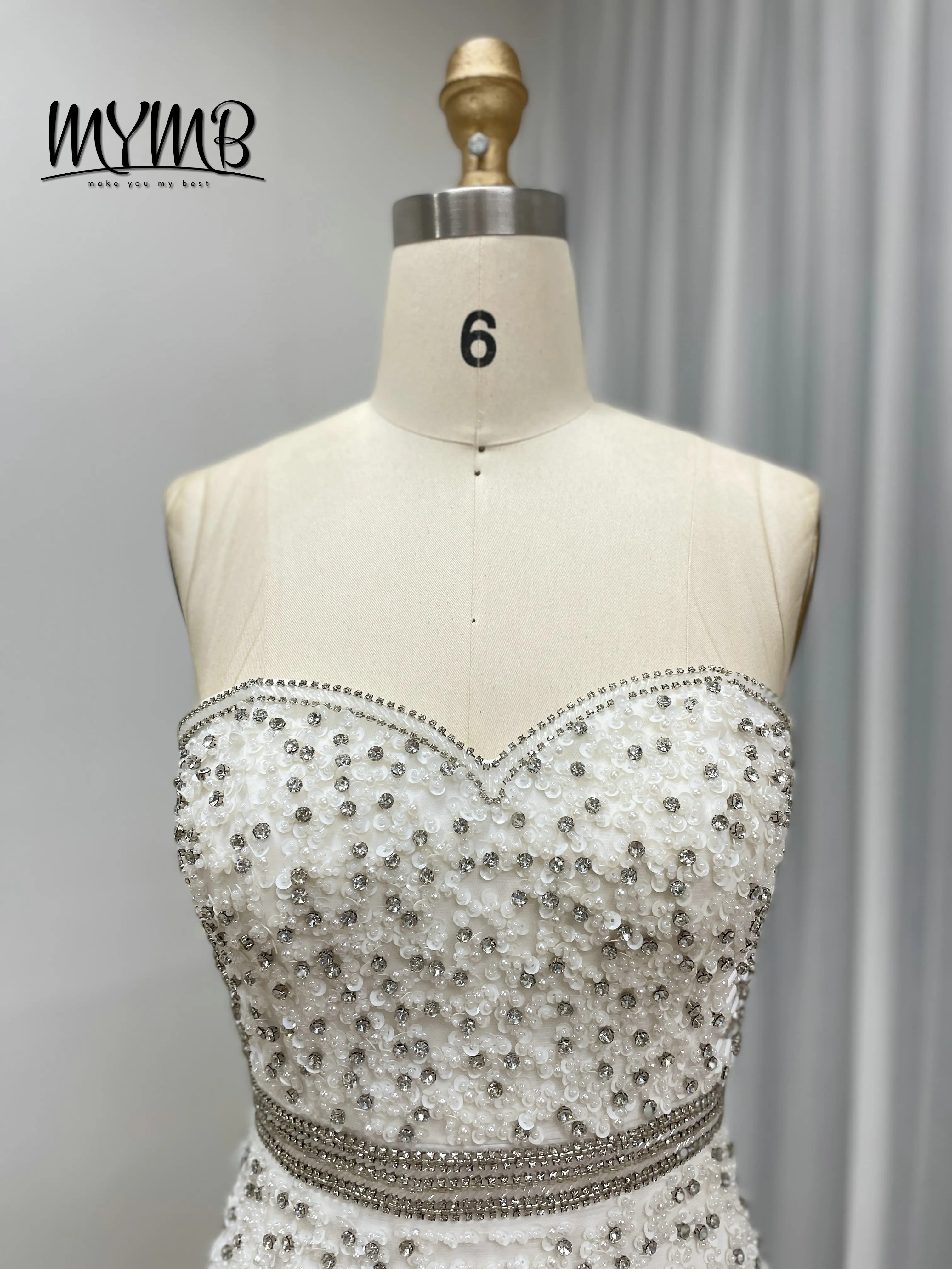 MYMB Stijlvolle strapless luxe handgemaakte kralen diamant witte veren onderkant verfraaid avondjurk voor formele gelegenheden MB40397