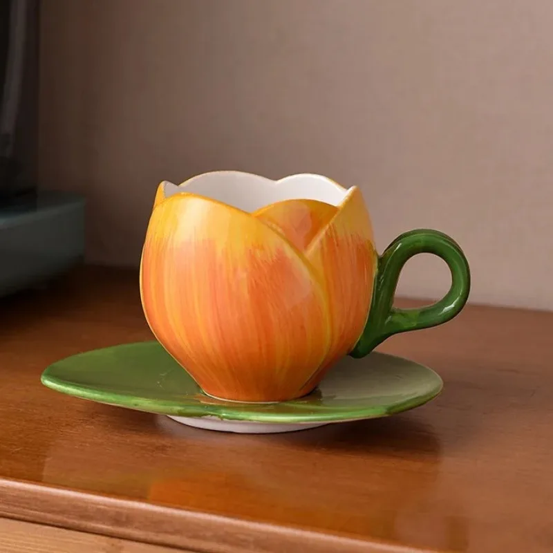 Tulpenförmige Tasse & Untertasse Esstisch-Kaffeetasse Feine Porzellanbecher Nachmittagstee-Teetasse Fruchtsaftbehälter