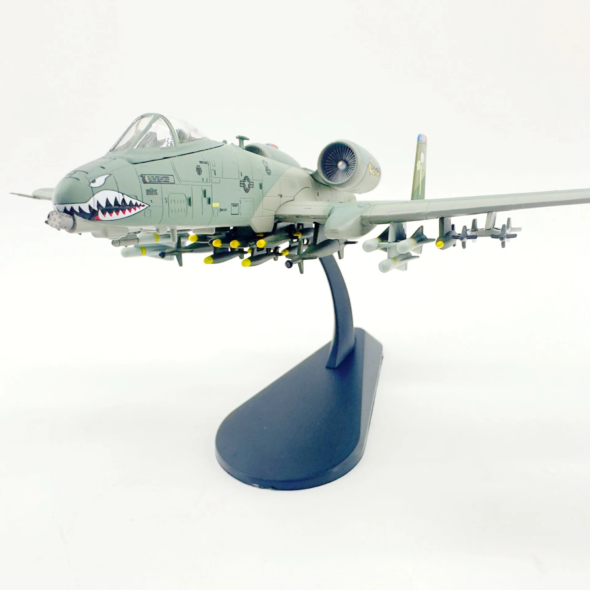 1:100 Scale US A10 A-10 Thunderbolt II Attack Model Aircraft Airplane Tiger Shark Military Metal Plane Model Child Toy As Gifts
