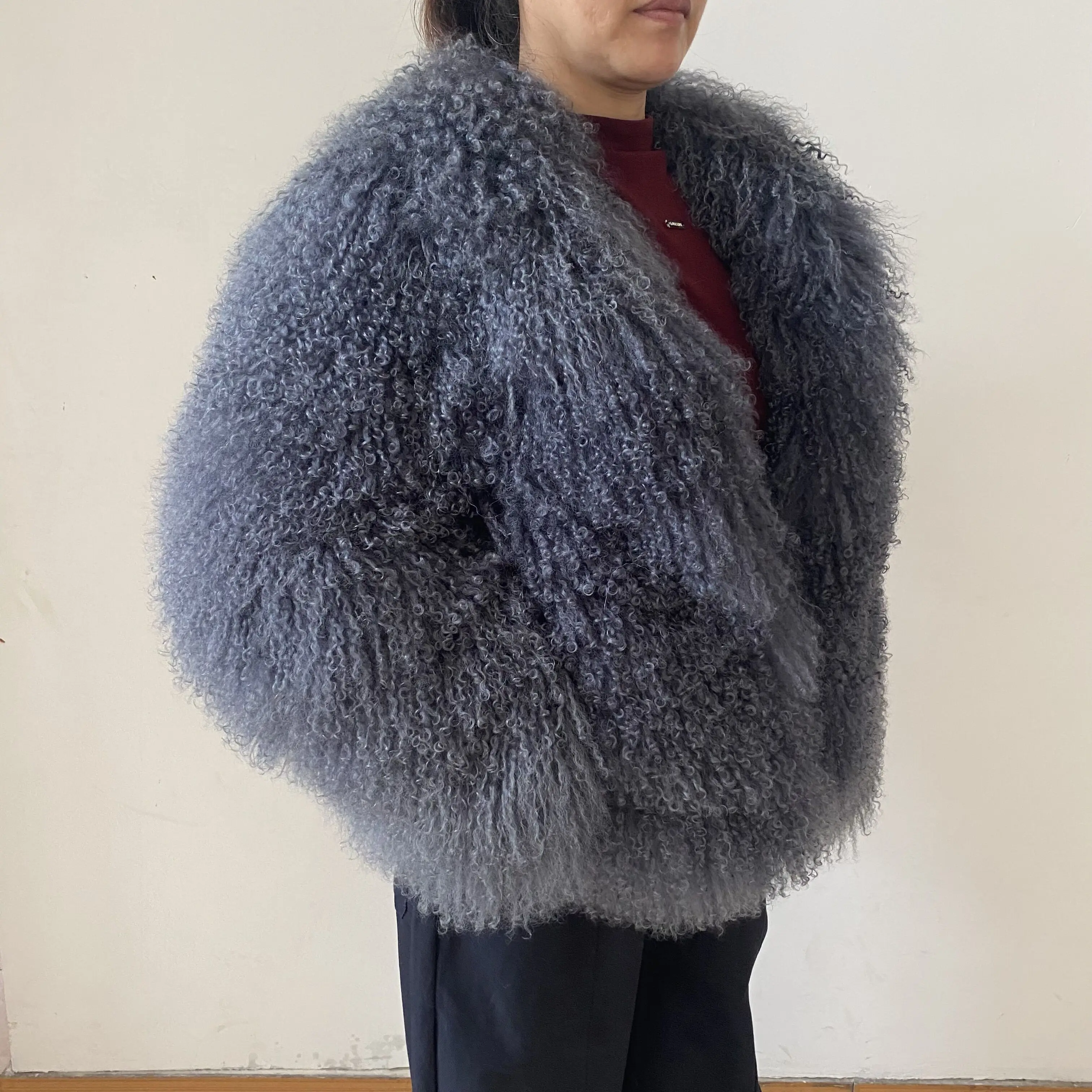 

Winter Women's Natural Fur Coat - Women's Mongolian Sheepskin Collar Fur Coat for Warmth and Luxury Formal Wear