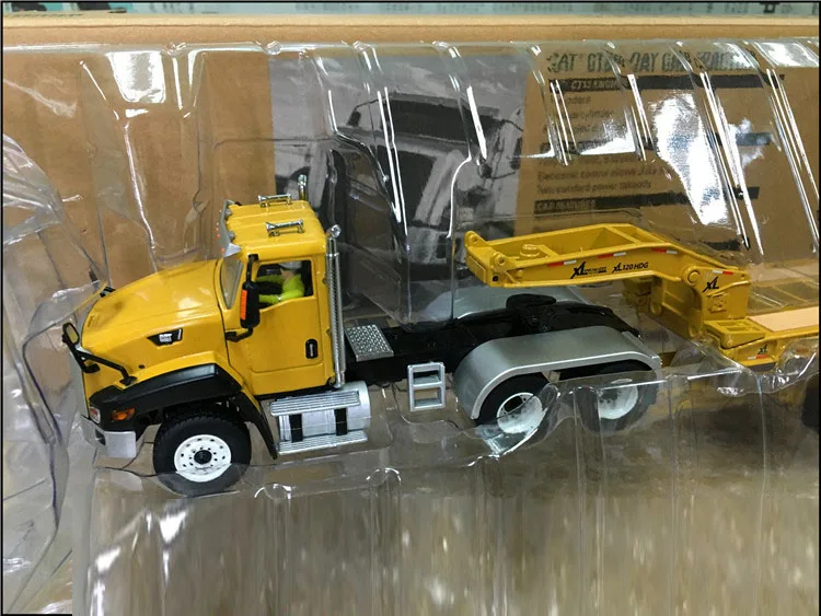 1:50 Scale Die-Cast Model CT660 Day Cab Tractor & XL 120 Low-Profile HDG Lowboy Trailer 85503C