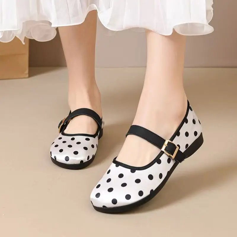 

Woman Polka Dot Round Toe Flat sole Cloth Shoes Spring Summer New Soft sole Shallow Lightweight Buckle Strap Nude Shoes