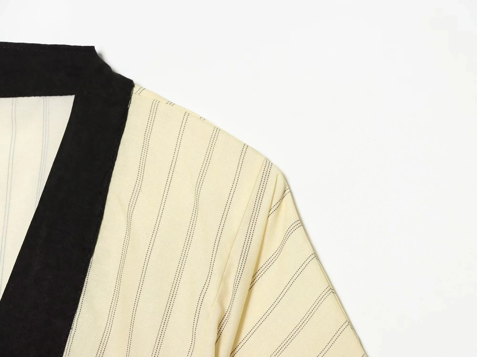 KONDALA Damen Eleganter Freizeitanzug Gestreifter Kontrastfarbener Kurzarm-Oberteil, Lange Hose 2026 Sommer Trendiges Urlaubs-Chic-Set – Detail 12