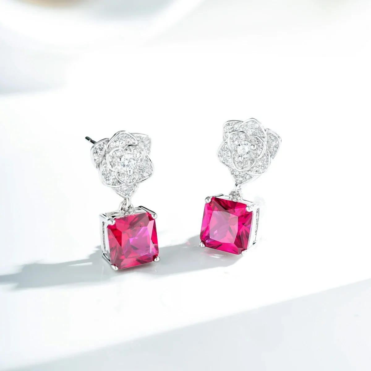 

PT950 platinum gold stud earrings - red corundum flower petal high-quality jewelry earrings