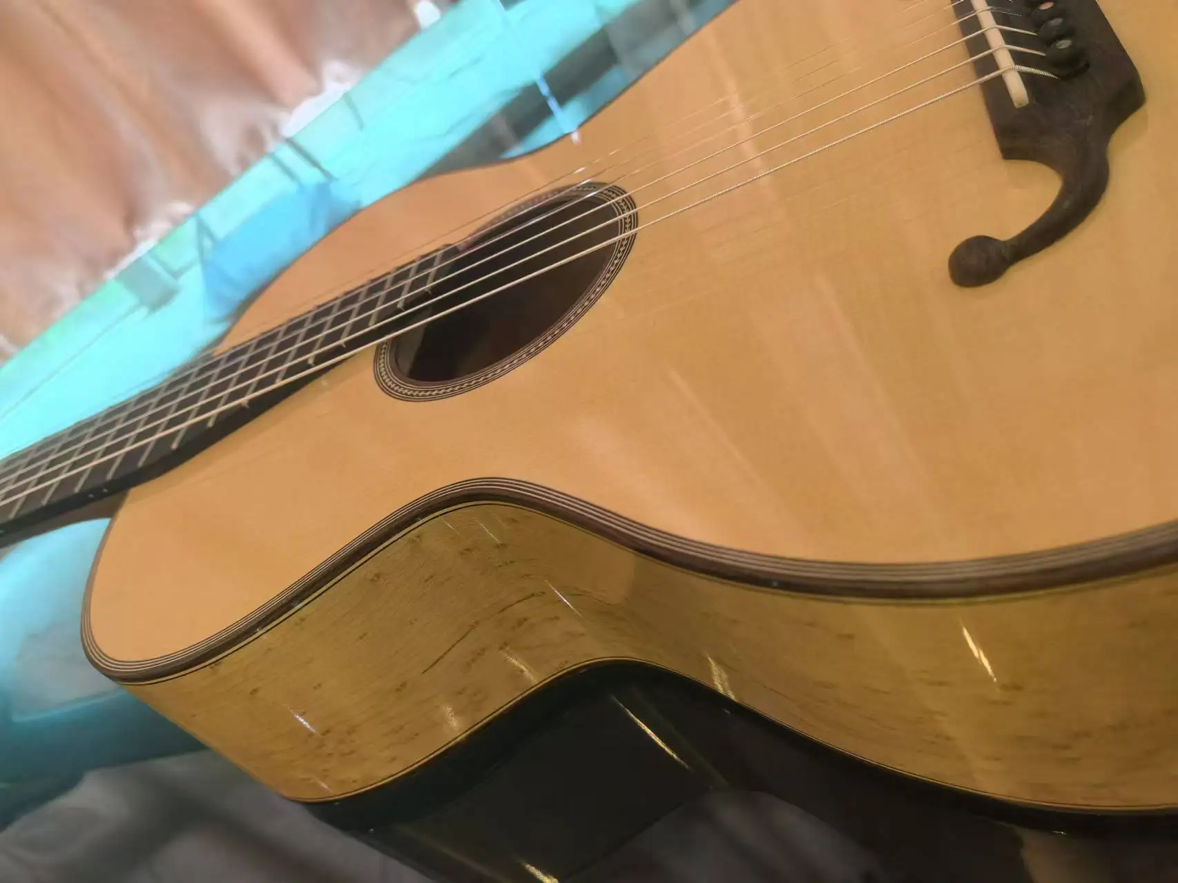 New Design Handmade Classical Guitar for High Quality Guitar