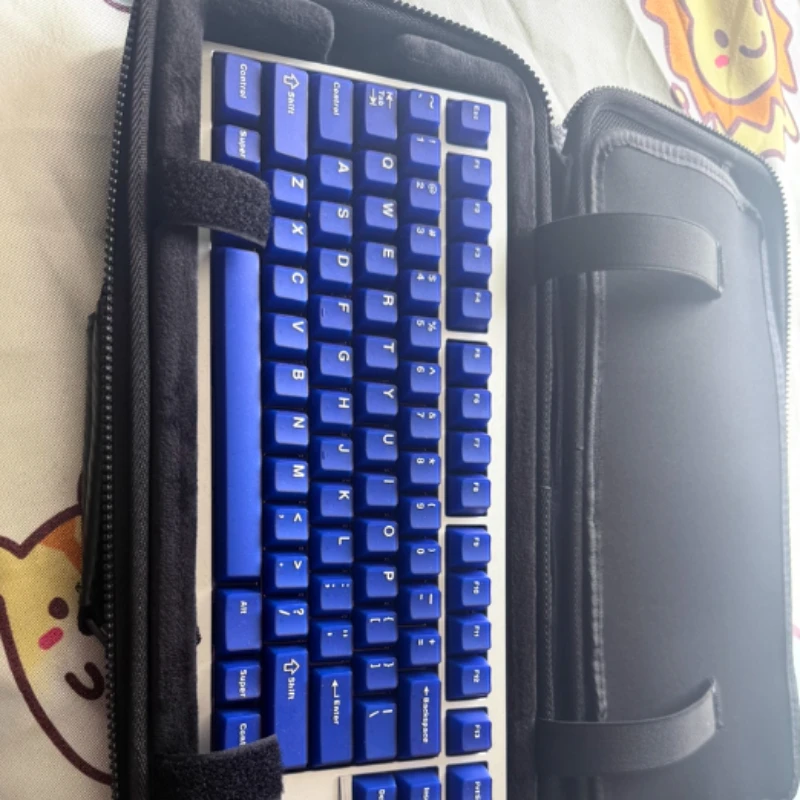 

KBDfans Custom Hard Case for KBD8X MKIII Dustproof & Protective 80% / 87-Key Size Portable Handbag Keyboard Storage Accessory