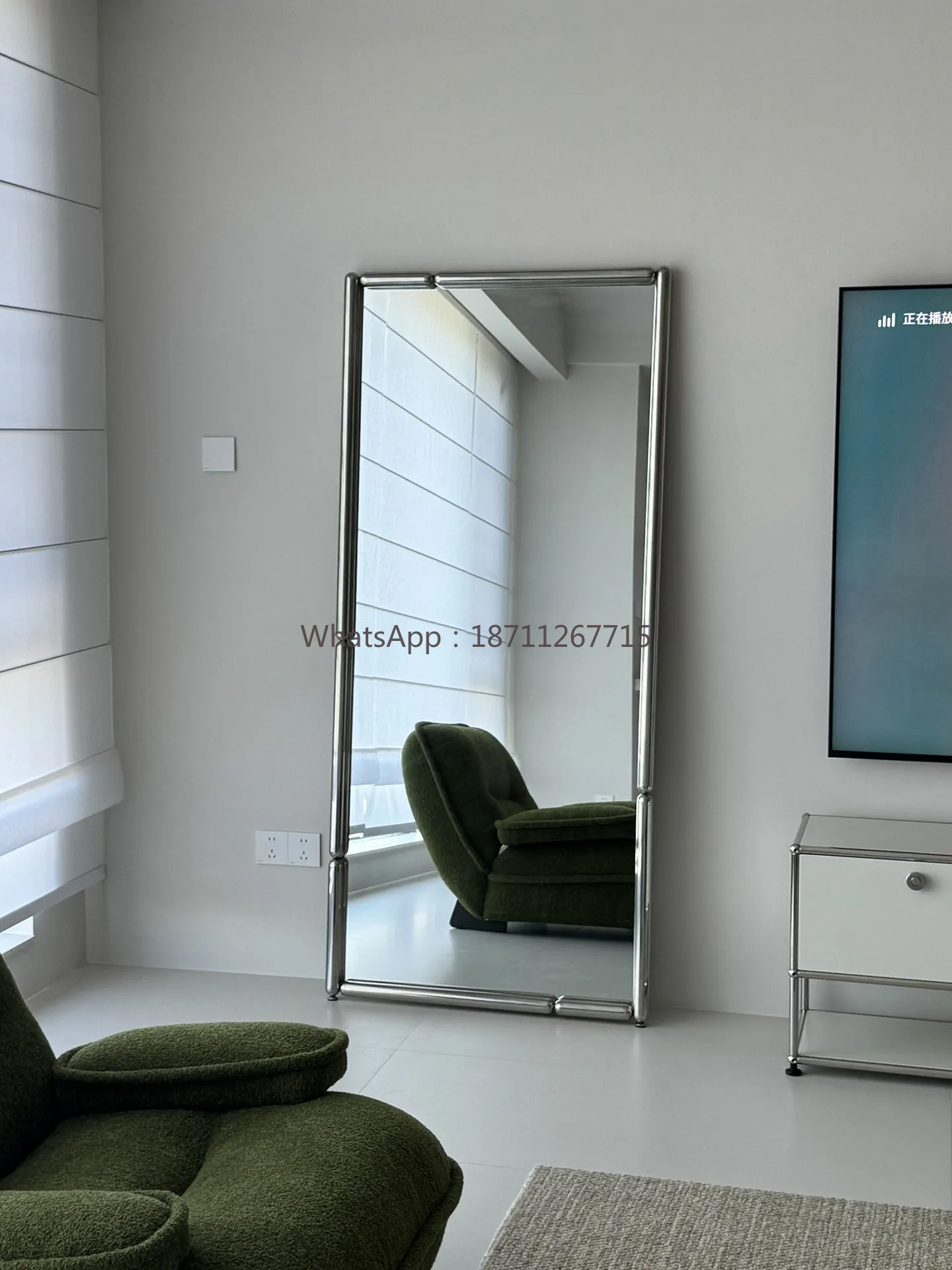 Wall-mounted long mirror, home closet decorative mirror, wall-mounted Bauhaus-style stainless steel full-length mirror