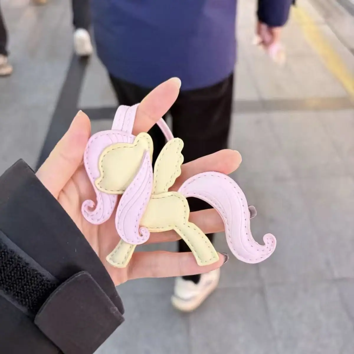 

Kawaii My Little Pony Pendant Fluttershy Leather Pink Yellow Color Anime Cartoon Cute Beauty Bag Car Keychain Accessories Gifts