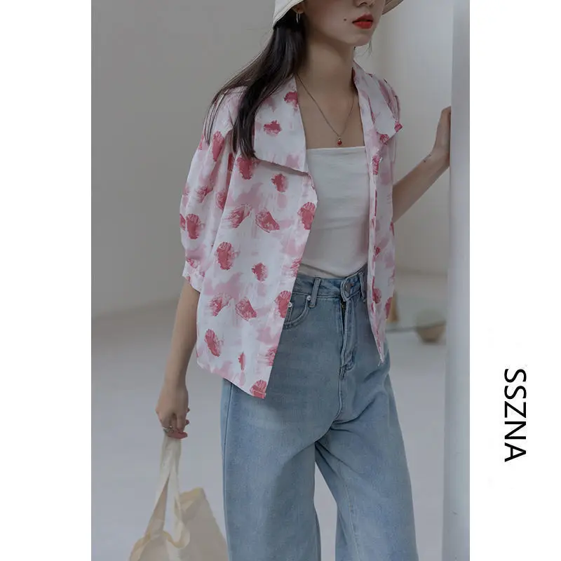 เสื้อเชิ้ตแขนสั้นพิมพ์หมึกสําหรับผู้หญิง 2025 ฤดูร้อนใหม่การออกแบบย้อนยุคสั้นซอกหลวมด้านบน