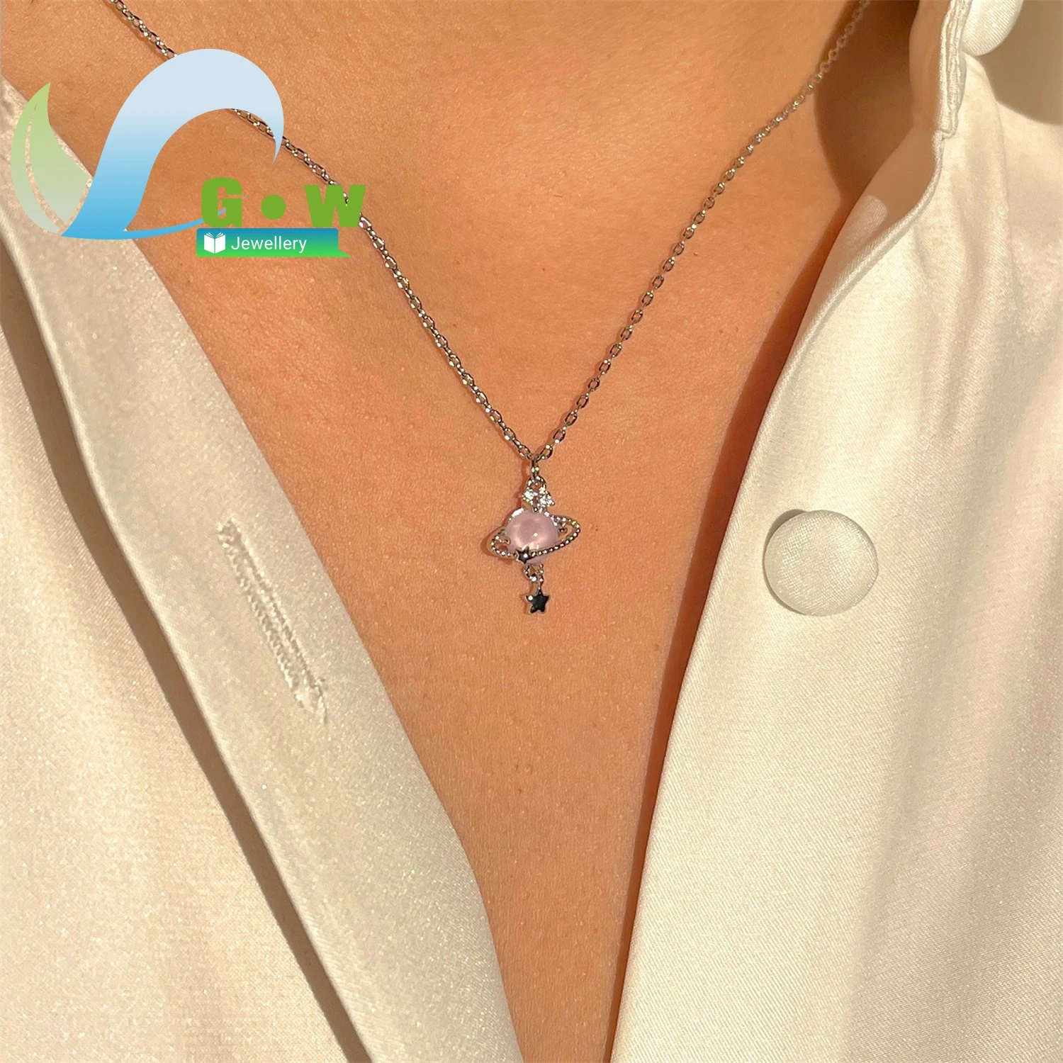 

Модное креативное дизайнерское колье с кулоном в виде планеты Сатурн, цепочка на ключицу, украшение для женщин, оптом